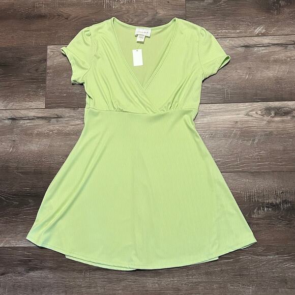 Starlet Women's Dress lime Green Size Large, NWT - Picture 4 of 7